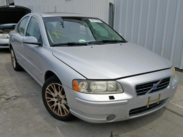 YV1RS547452453209 - 2005 VOLVO S60 T5 SILVER photo 1