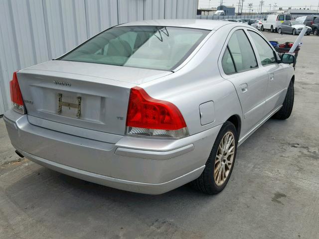 YV1RS547452453209 - 2005 VOLVO S60 T5 SILVER photo 4