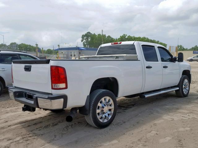 1GT120C85BF178549 - 2011 GMC SIERRA K25 WHITE photo 4