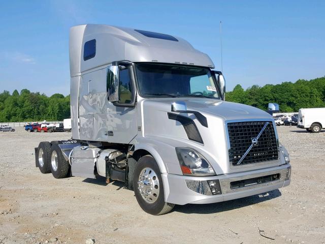 4V4NC9EH1GN959926 - 2016 VOLVO VN VNL SILVER photo 1