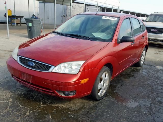 3FAFP37N75R130380 - 2005 FORD FOCUS ZX5 BURGUNDY photo 2