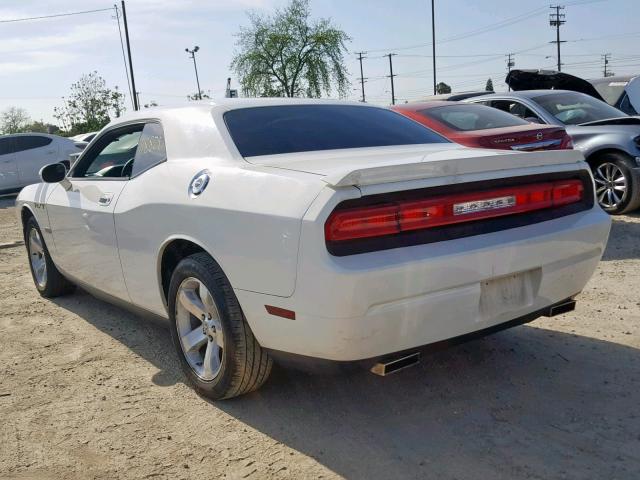 2B3LJ54T69H611477 - 2009 DODGE CHALLENGER WHITE photo 3