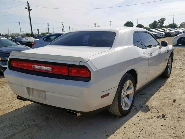 2B3LJ54T69H611477 - 2009 DODGE CHALLENGER WHITE photo 4