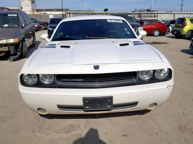 2B3LJ54T69H611477 - 2009 DODGE CHALLENGER WHITE photo 9