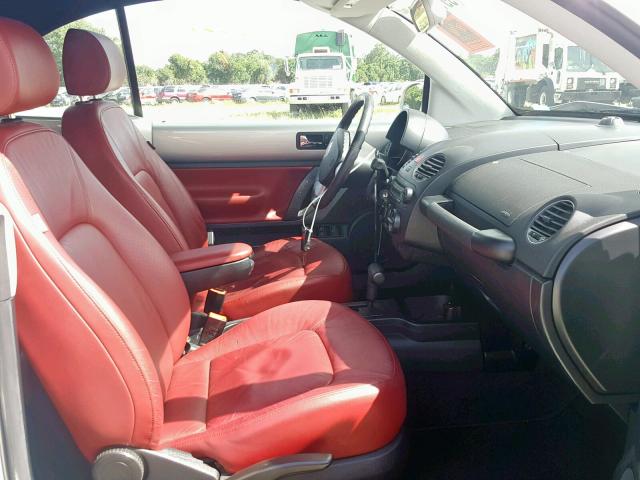 3VWSG31Y59M411458 - 2009 VOLKSWAGEN NEW BEETLE ვერცხლისფერი ფოტო 5