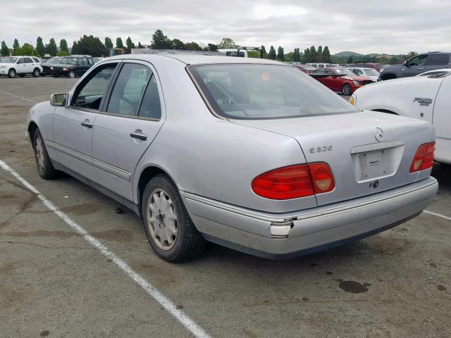 WDBJF55F0VJ032282 - 1997 MERCEDES-BENZ E 320 SILVER photo 3