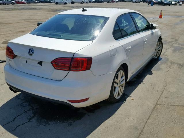 3VW5T7AJ9EM375318 - 2014 VOLKSWAGEN JETTA GLI WHITE photo 4