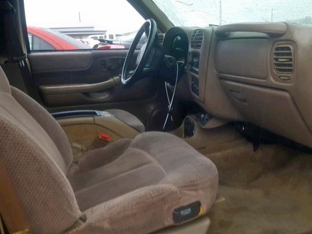 1GNCS13W412113959 - 2001 CHEVROLET BLAZER TAN photo 5