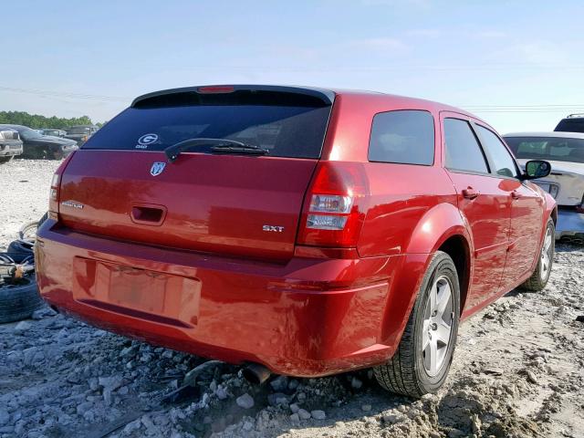 2D4FV48V35H158437 - 2005 DODGE MAGNUM SXT RED photo 4