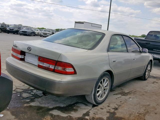 JT8BF28G010308385 - 2001 LEXUS ES 300 SILVER photo 4