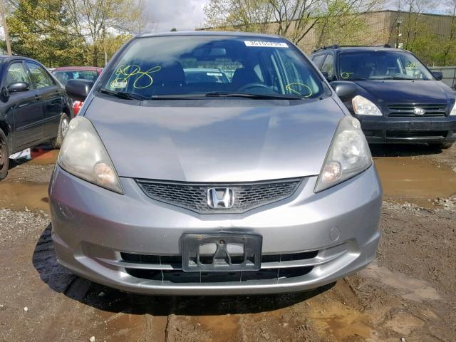 JHMGE882X9S025119 - 2009 HONDA FIT GRAY photo 9