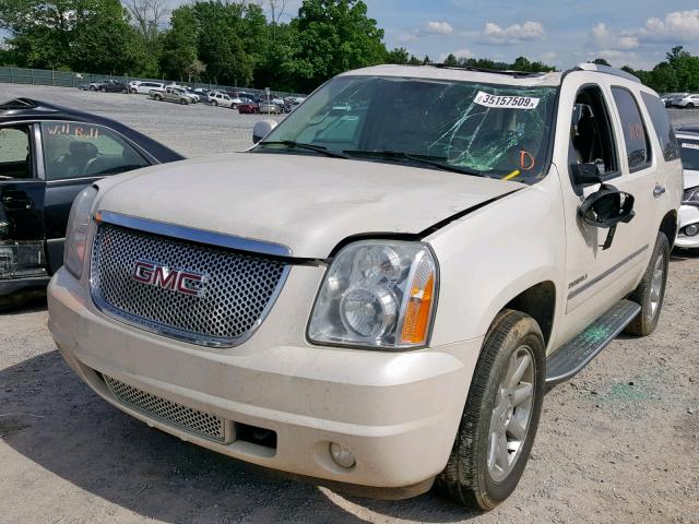 1GKUKEEFXAR267301 - 2010 GMC YUKON DENA WHITE photo 2