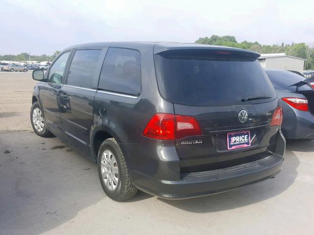 2C4RVAAG4CR120260 - 2012 VOLKSWAGEN ROUTAN S GRAY photo 3