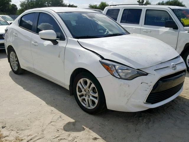 3MYDLBZV3GY140631 - 2016 TOYOTA SCION IA WHITE photo 1