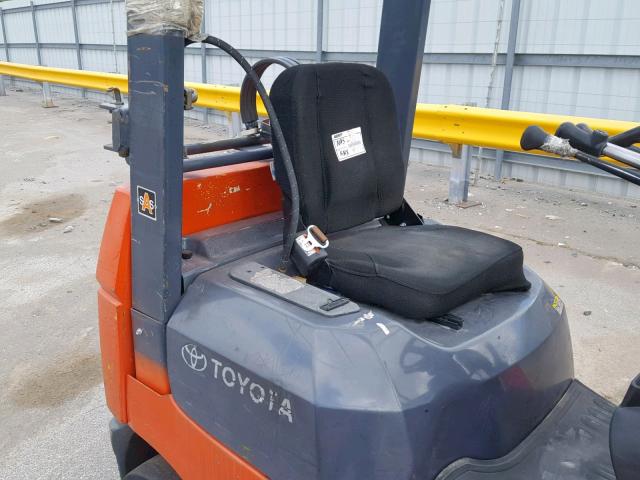 87948 - 2004 TOYOTA FORKLIFT ORANGE photo 6