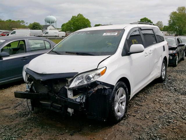 5TDKK3DCXDS386082 - 2013 TOYOTA SIENNA LE WHITE photo 2