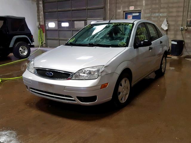 1FAFP34N17W168739 - 2007 FORD FOCUS ZX4 GRAY photo 2