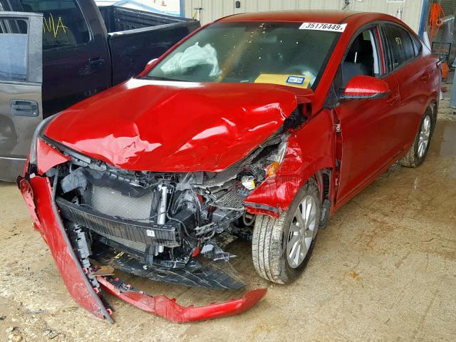 3KPC24A33JE029721 - 2018 HYUNDAI ACCENT SE RED photo 2