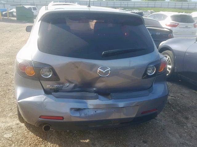 JM1BK343661425802 - 2006 MAZDA 3 HATCHBAC GRAY photo 9