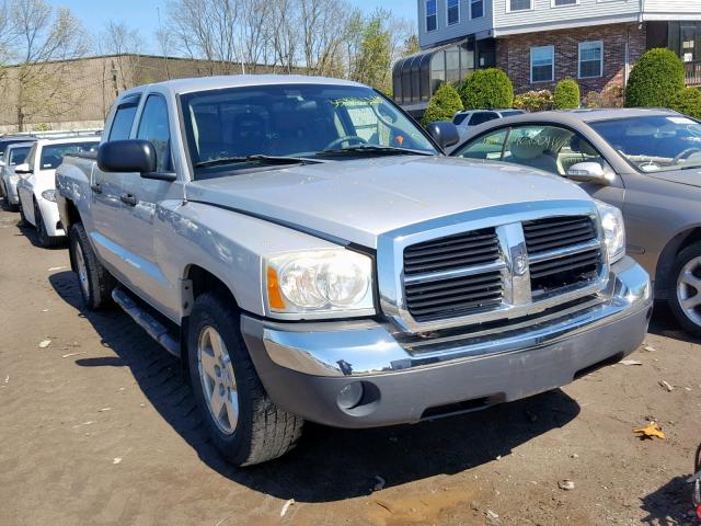 1D7HW48N25S245425 - 2005 DODGE DAKOTA QUA SILVER photo 1