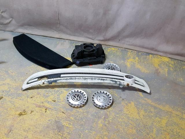 3VWBB61C5WM007205 - 1998 VOLKSWAGEN NEW BEETLE WHITE photo 9