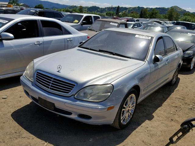 WDBNG75J82A239819 - 2002 MERCEDES-BENZ S 500 SILVER photo 2