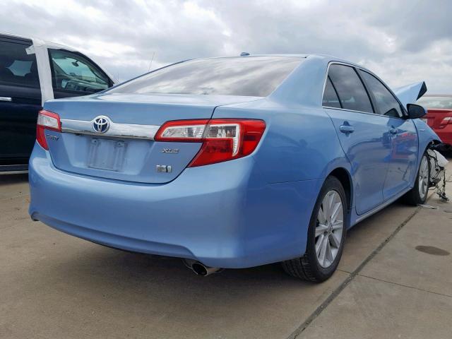 4T1BD1FKXEU105619 - 2014 TOYOTA CAMRY HYBR BLUE photo 4