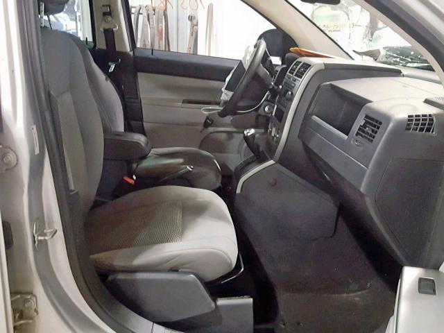 1J8FF47W27D581961 - 2007 JEEP COMPASS SILVER photo 5