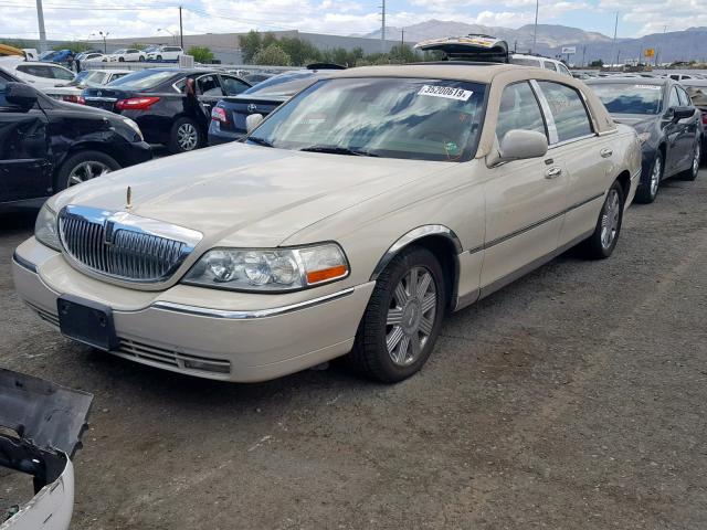 1LNHM83W03Y638501 - 2003 LINCOLN TOWN CAR C BEIGE photo 2