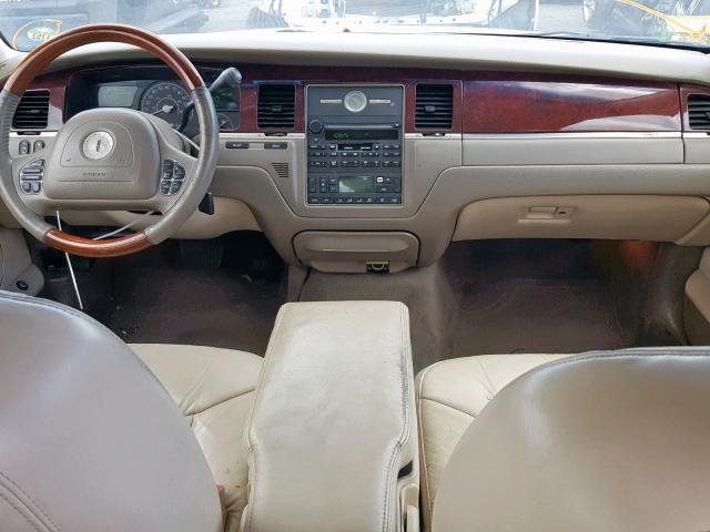 1LNHM83W03Y638501 - 2003 LINCOLN TOWN CAR C BEIGE photo 9