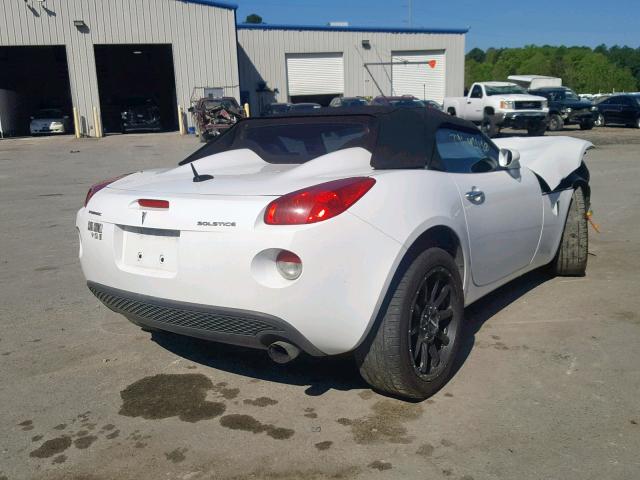 1G2MC35B78Y111070 - 2008 PONTIAC SOLSTICE WHITE photo 4