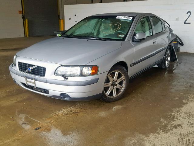 YV1RS61R522200276 - 2002 VOLVO S60 SILVER photo 2