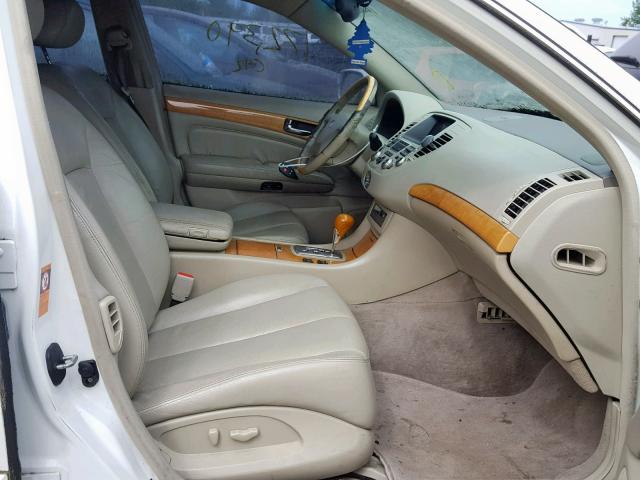 JNKBF01AX2M007224 - 2002 INFINITI Q45 WHITE photo 5