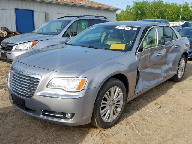 2C3CCARG0EH298079 - 2014 CHRYSLER 300 SILVER photo 2