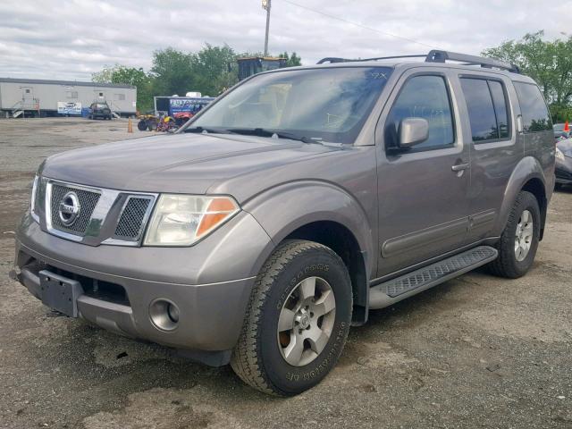 5N1AR18W66C658627 - 2006 NISSAN PATHFINDER GRAY photo 2