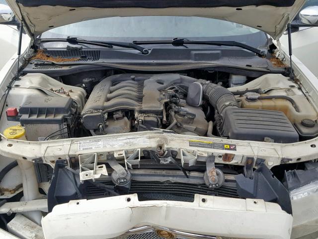 2C3JA53G85H614647 - 2005 CHRYSLER 300 TOURIN WHITE photo 7