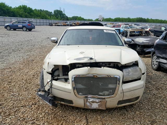 2C3JA53G85H614647 - 2005 CHRYSLER 300 TOURIN WHITE photo 9