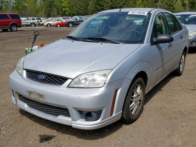 1FAHP34N46W213485 - 2006 FORD FOCUS ZX4 SILVER photo 2