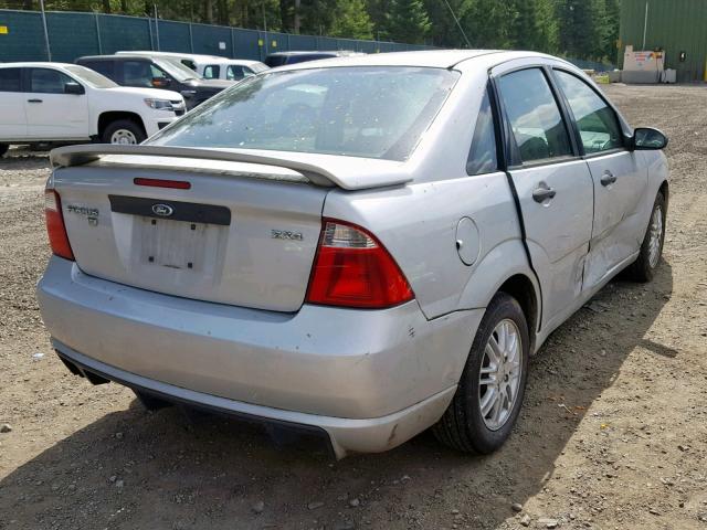 1FAHP34N46W213485 - 2006 FORD FOCUS ZX4 SILVER photo 4