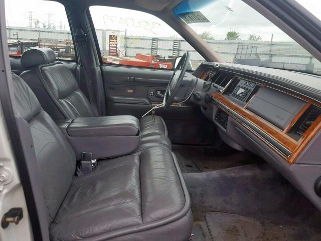 1LNLM83W9PY636763 - 1993 LINCOLN TOWN CAR C WHITE photo 5