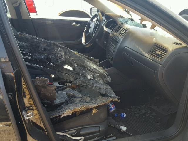 3VW1K7AJ1FM280559 - 2015 VOLKSWAGEN JETTA BASE Սև լուսանկար 5