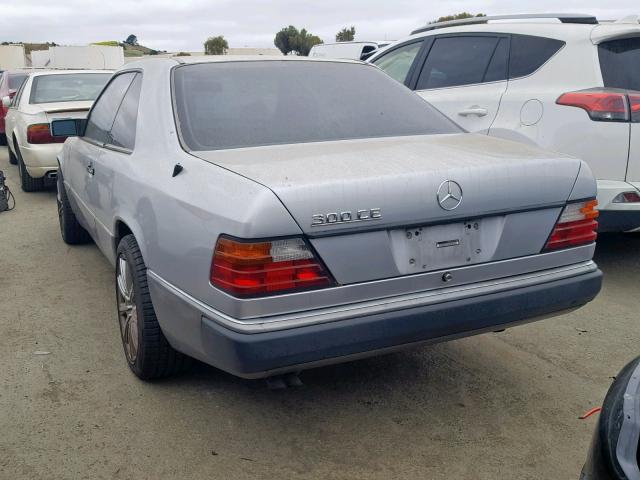 WDBEA51D6NB578681 - 1992 MERCEDES-BENZ 300 CE SILVER photo 3