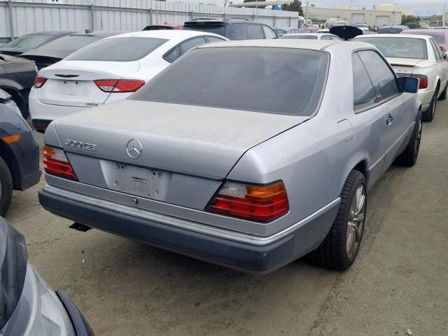 WDBEA51D6NB578681 - 1992 MERCEDES-BENZ 300 CE SILVER photo 4