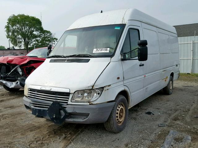 WD2YD341625299297 - 2002 FREIGHTLINER SPRINTER 2 WHITE photo 2