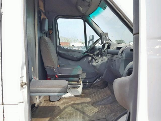 WD2YD341625299297 - 2002 FREIGHTLINER SPRINTER 2 WHITE photo 5