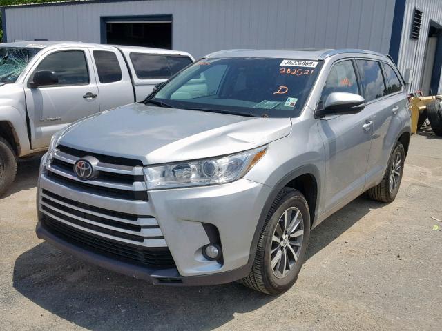 5TDKZRFH1JS282521 - 2018 TOYOTA HIGHLANDER SILVER photo 2