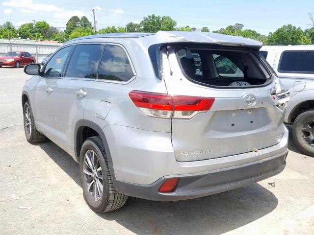 5TDKZRFH1JS282521 - 2018 TOYOTA HIGHLANDER SILVER photo 3