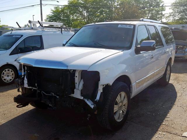 5LMJJ3J58BEJ02402 - 2011 LINCOLN NAVIGATOR WHITE photo 2