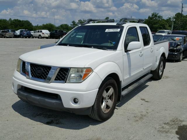 1N6AD09U77C427812 - 2007 NISSAN FRONTIER C WHITE photo 2