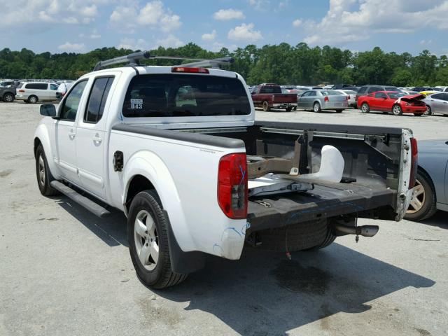 1N6AD09U77C427812 - 2007 NISSAN FRONTIER C WHITE photo 3